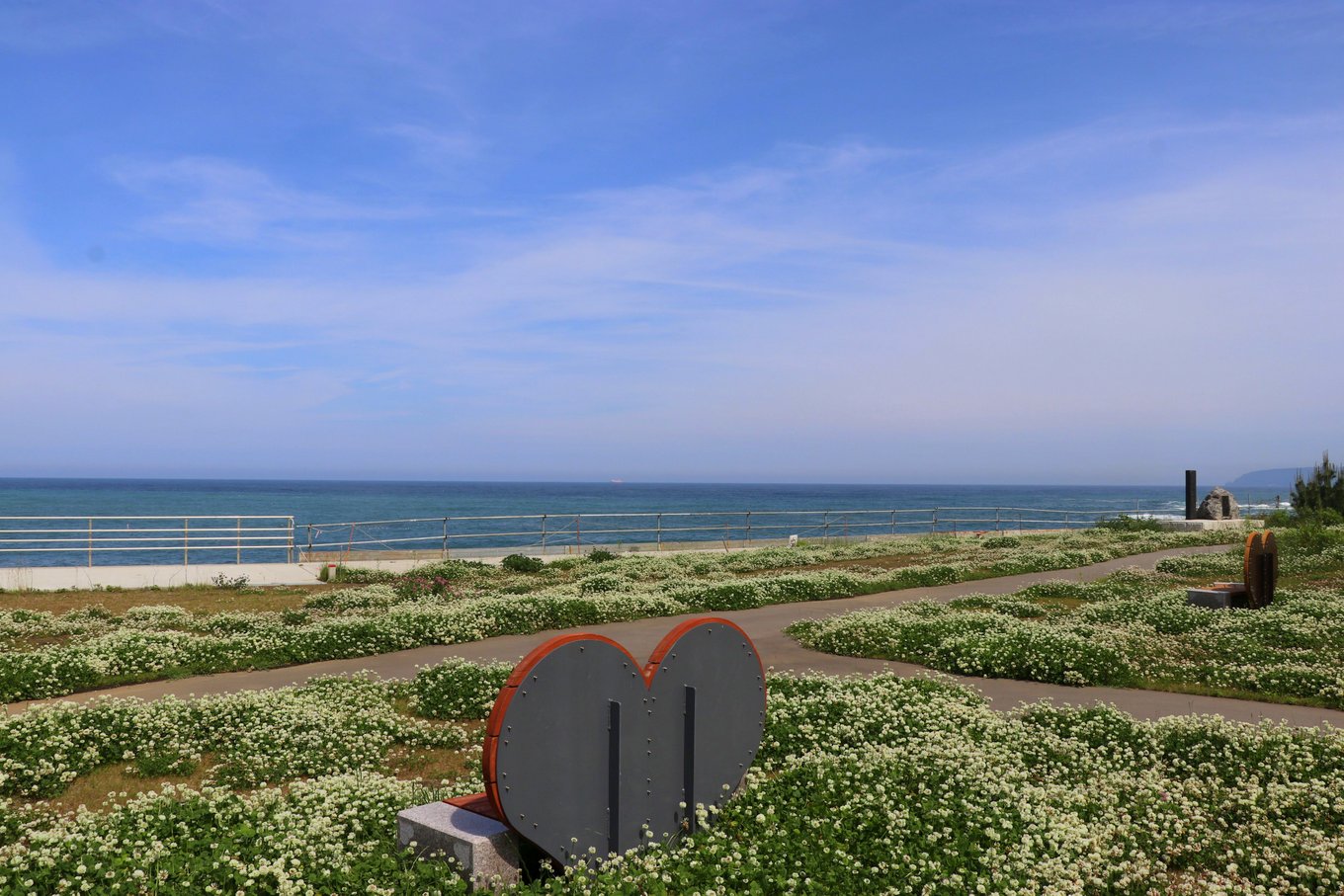 十府ヶ浦公園と十府ヶ浦（岩手県野田村）